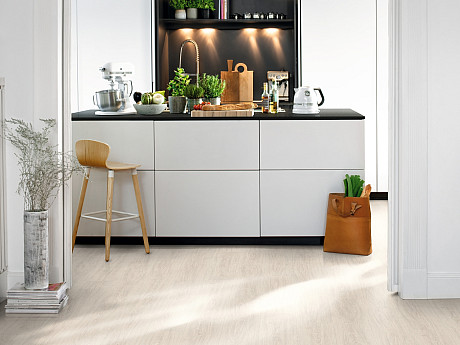 EGGER Aquadura plus large 33 Dub hilway bílý EDF198